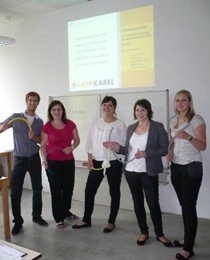 Projektmitglieder der Hochschule Aalen v. l.: Johannes Frey, Sonja Schönfelder, Nina Keller, Katharina Wieszt, Sina Weiler Projektmitglieder der Hochschule Aalen v. l.: Johannes Frey, Sonja Schönfelder, Nina Keller, Katharina Wieszt, Sina Weiler