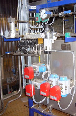 Kuvan kaapelointi on toteutettu Ölflex Classic 110 CY kaapelilla. Kaapeli on erinomainen valinta teollisuuskoneisiin ja tämän kohteen kaltaisiin lämmitysjärjestelmien ohjauksiin EMC herkissä ympäristöissä. Kuvan kaapelointi on toteutettu Ölflex Classic 110 CY kaapelilla. Kaapeli on erinomainen valinta teollisuuskoneisiin ja tämän kohteen kaltaisiin lämmitysjärjestelmien ohjauksiin EMC herkissä ympäristöissä.