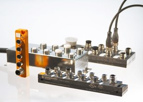 Splitterboxen samler alle signaler fra sensorer og aktuatorer og fordeler dem videre gennem et fælles kabel til tilslutningspunktet.