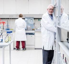 Tests foretages på et af LAPPs laboratorier