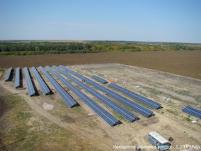 Установка сонячних модулів на Іванківській СЕС