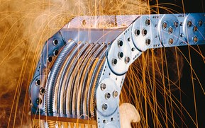 KABELSCHLEPP® kabelkjeder kan bukes innen alle typer industri, også ved ekstreme temperaturer og tøffe miljøer, onshore og offshore. KABELSCHLEPP® kabelkjeder kan bukes innen alle typer industri, også ved ekstreme temperaturer og tøffe miljøer, onshore og offshore.