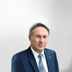 Dr. Hans Schumacher