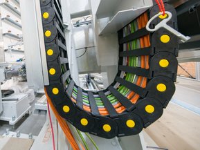 L2-drag-chains-building-ind-tech