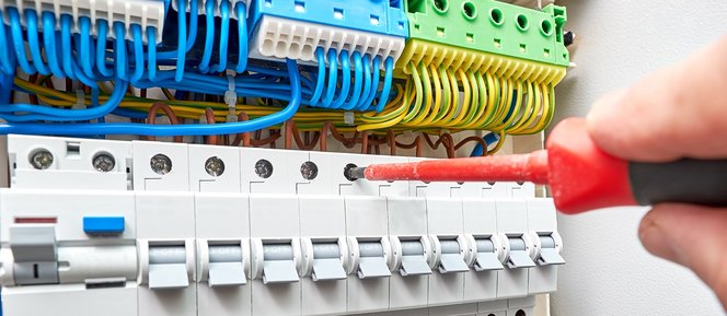 Kabel och komponenter för apparatskåp och elcentral