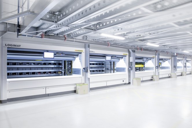 Les tours de stockage Logimat de SSI Schäfer font un carton sur le marché. Et grâce aux chaînes porte-câbles complètes de LAPP les délais ont pu être réduits de douze à quatre semaines. Les tours de stockage Logimat de SSI Schäfer font un carton sur le marché. Et grâce aux chaînes porte-câbles complètes de LAPP les délais ont pu être réduits de douze à quatre semaines.