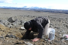 Ved å plassere seismografer kan forskere samle data om ørsmå bevegelser og dermed ha mulighet til å forutsi nye utbrudd.